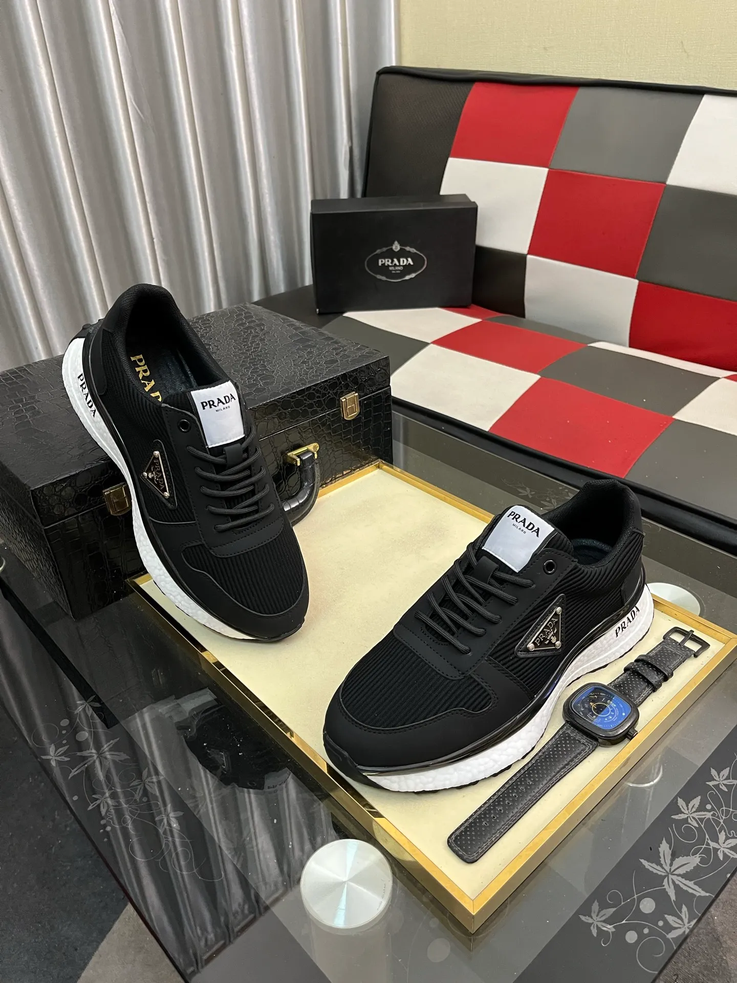 Men's Men's Shoes 💰458⌚️⌚️ Prada/Prada Men's new casual shoes, this sports shoe is made of imported calfskin upper with breathable mesh and breathable mesh lining. The foot pads are made of sheepskin, and the outsole is made of non-slip sports exclusive rubber outsole with logo. It feels good on the feet and is a fashionable item! Size: 38-44 4️⃣colors available